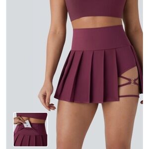 HALARA Women's Pleated Shorts - Burgundy